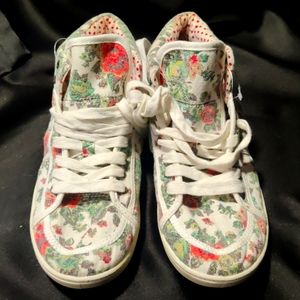 Roxy Mid-Top Sneakers